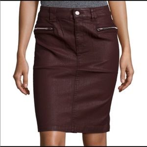 7 for All Mankind coated pencil skirt in burgundy. SZ 26, NWT